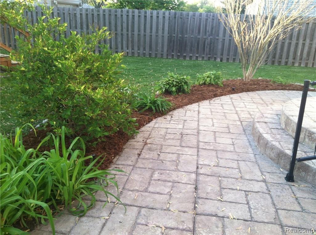 3714 Cone Avenue Rochester, MI 48309 - Photo 32 of 34 Summer view - new mulch every year