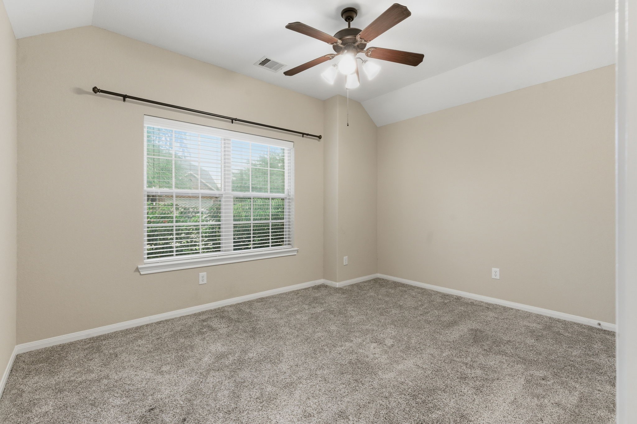 21822 Mount Hunt Drive Spring, TX 77388 - Photo 14 of 27 First bedroom, located in the front of home.