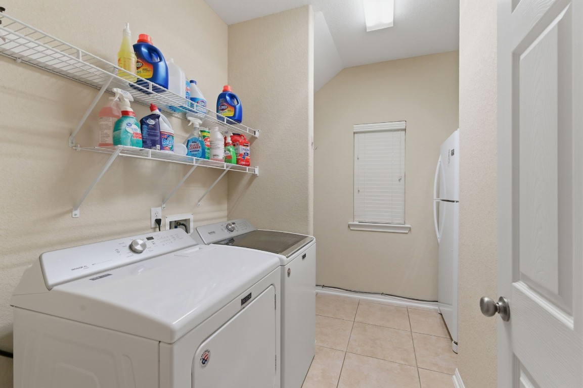 21822 Mount Hunt Drive Spring, TX 77388 - Photo 22 of 26 Spacious utility room featuring a convenient corner sink.