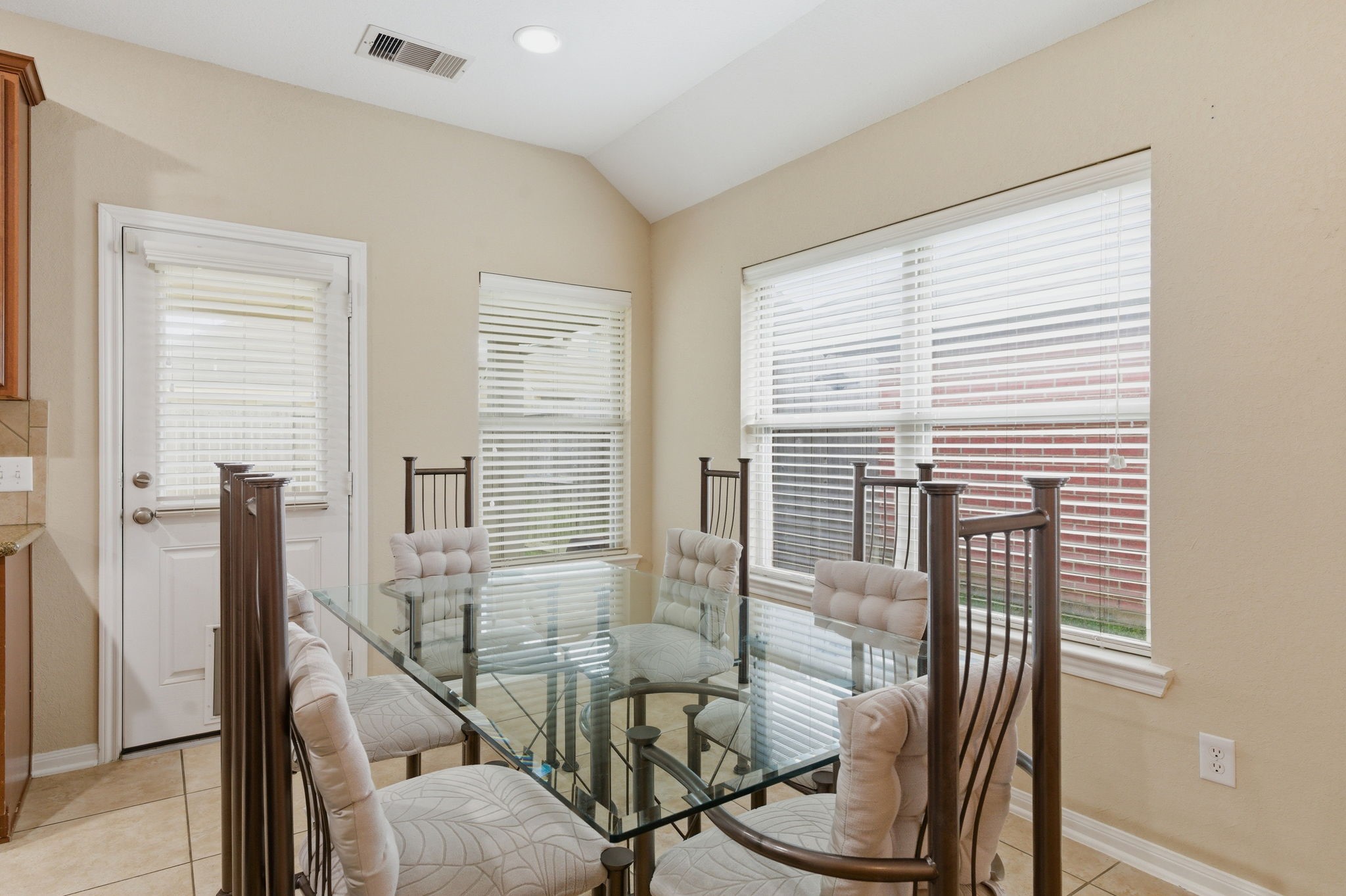 21822 Mount Hunt Drive Spring, TX 77388 - Photo 8 of 27 Breakfast area, direct access to the covered patio.