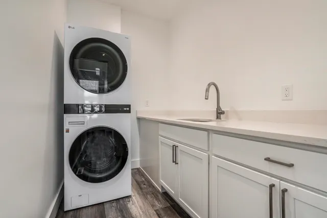 $1,200,000 | 922 North Hill Street, South Bend, IN 46617