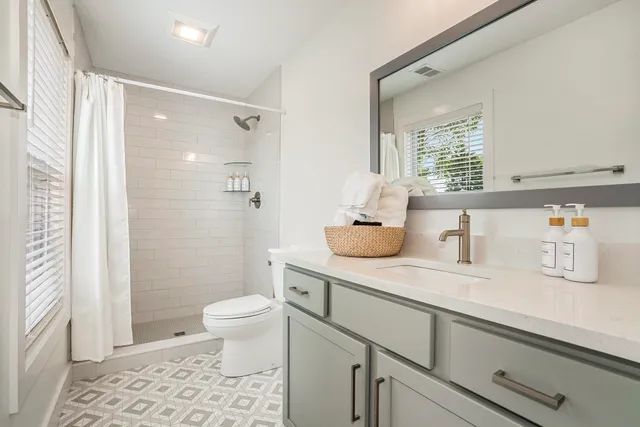 $1,200,000 | 922 North Hill Street, South Bend, IN 46617