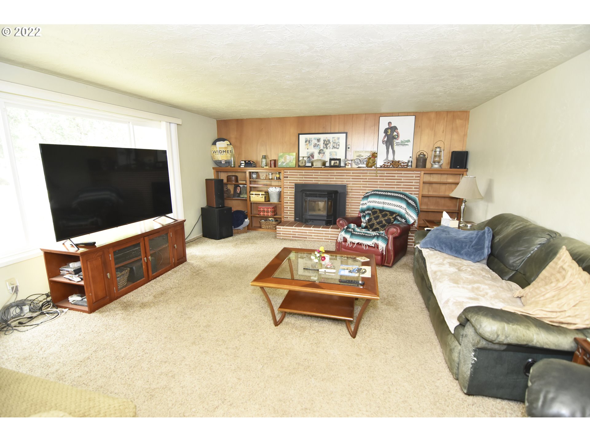 88296 Huston Road Veneta, OR 97487 - Photo 6 of 21 Living Room