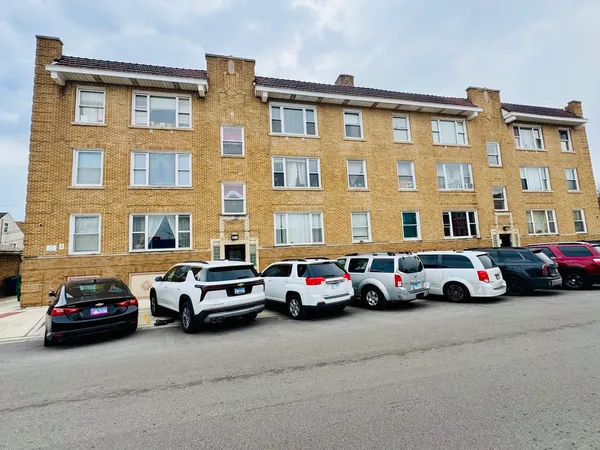 $139,900 | 2245 South 49th Avenue, Unit 1, Cicero, IL 60804