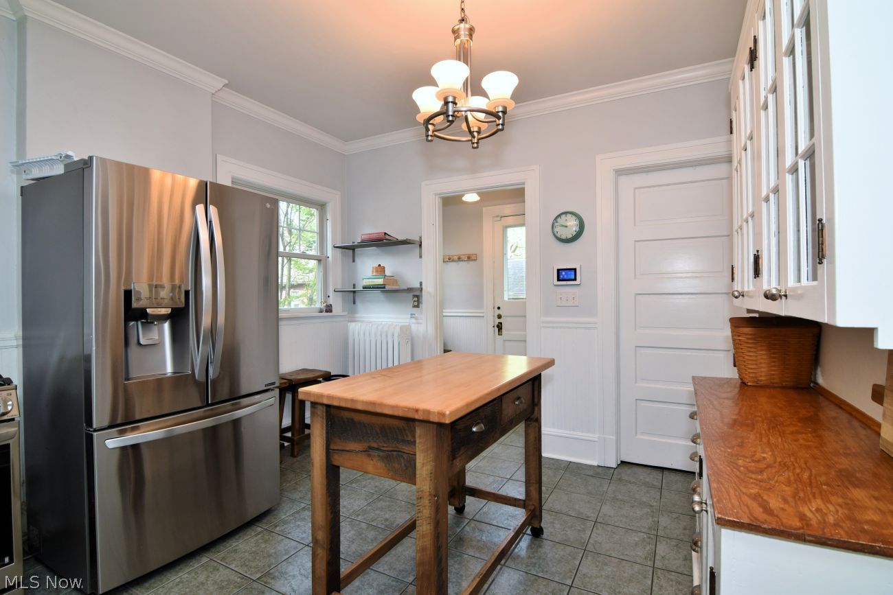 2868 Lee Road Cleveland, OH 44120 - Photo 8 of 35 Kitchen