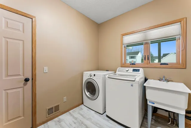 $580,000 | 19320 Ellington Trail, Farmington, MN 55024