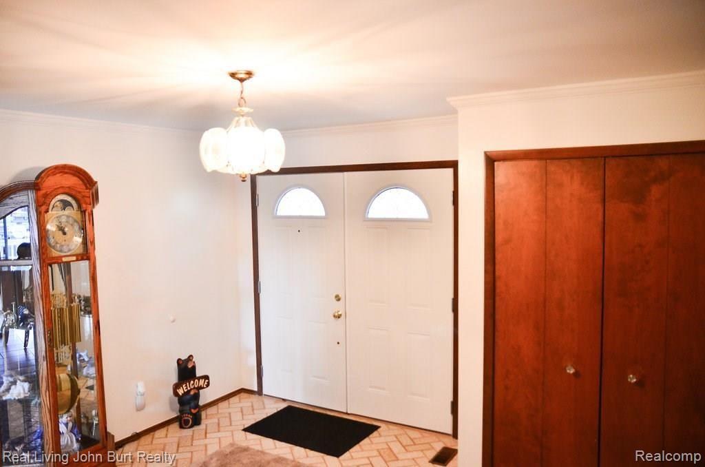 425 Sanders Road Oxford, MI 48371 - Photo 8 of 27 LARGE ENTRY
