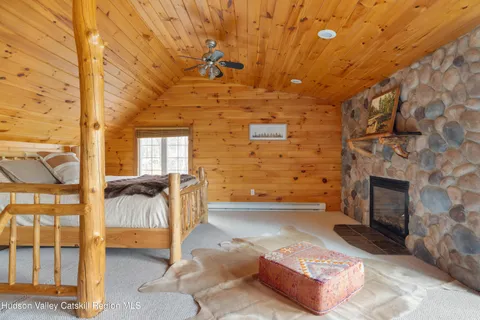 a view of entryway with a front door