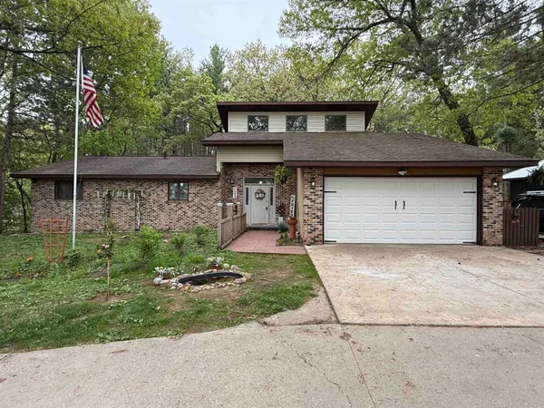 $280,000 | W4609 South Pearl Lake Road, Redgranite, WI 54970