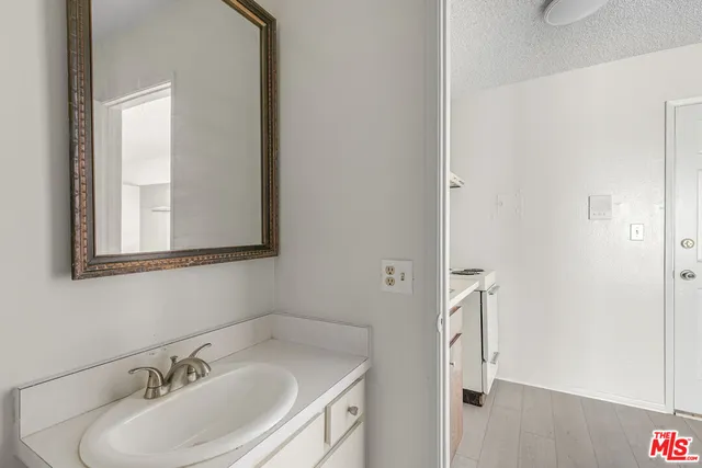 $1,795 | 1811 Parnell Avenue, Unit 10, Los Angeles, CA 90025