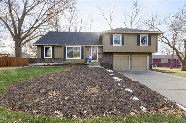 $379,500 | 9609 Hardy Street, Overland Park, KS 66212