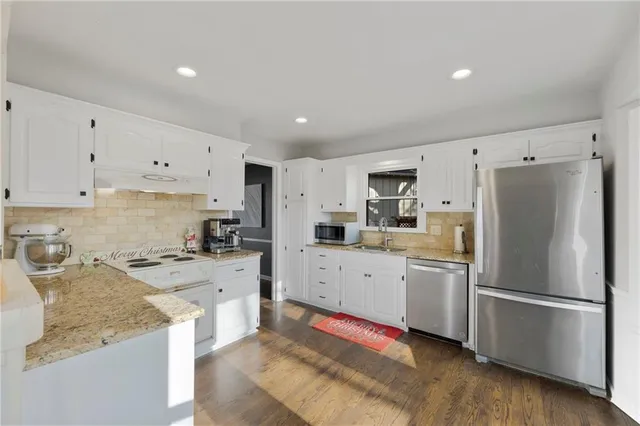 $379,500 | 9609 Hardy Street, Overland Park, KS 66212