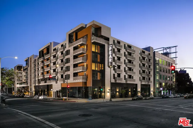 $2,320 | 687 South Hobart Boulevard, Unit 631, Los Angeles, CA 90005