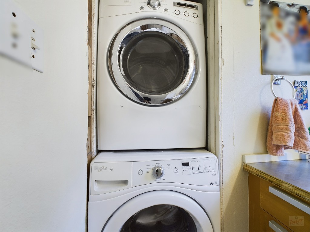 915 Keith Lane, Unit 103 Austin, TX 78705 - Photo 11 of 17 a utility room with dryer and washer