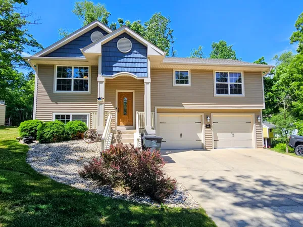 $425,000 | W3828 Cypress Drive, Geneva, WI 53147