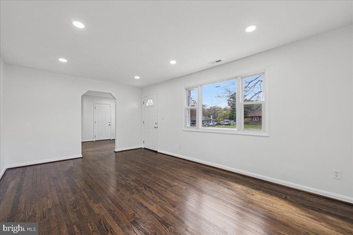 16206 Ashbox Road Brandywine, MD 20613 - Photo 14 of 30 Bright and airy open space awaits.