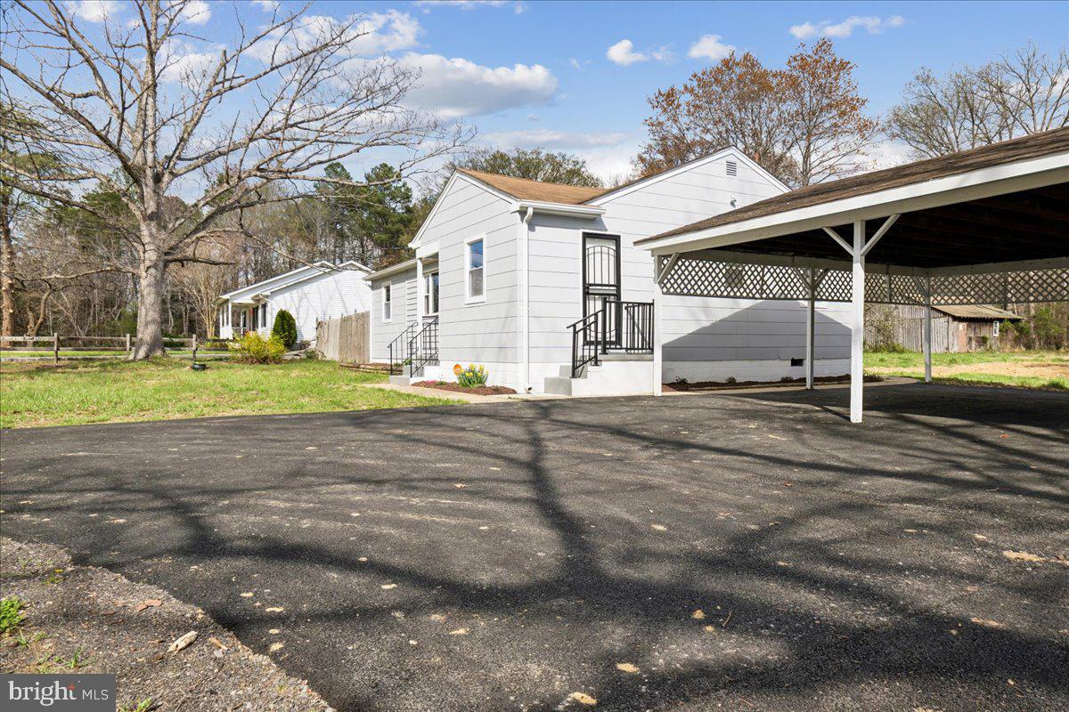 16206 Ashbox Road Brandywine, MD 20613 - Photo 6 of 30 Charming home with spacious yard.
