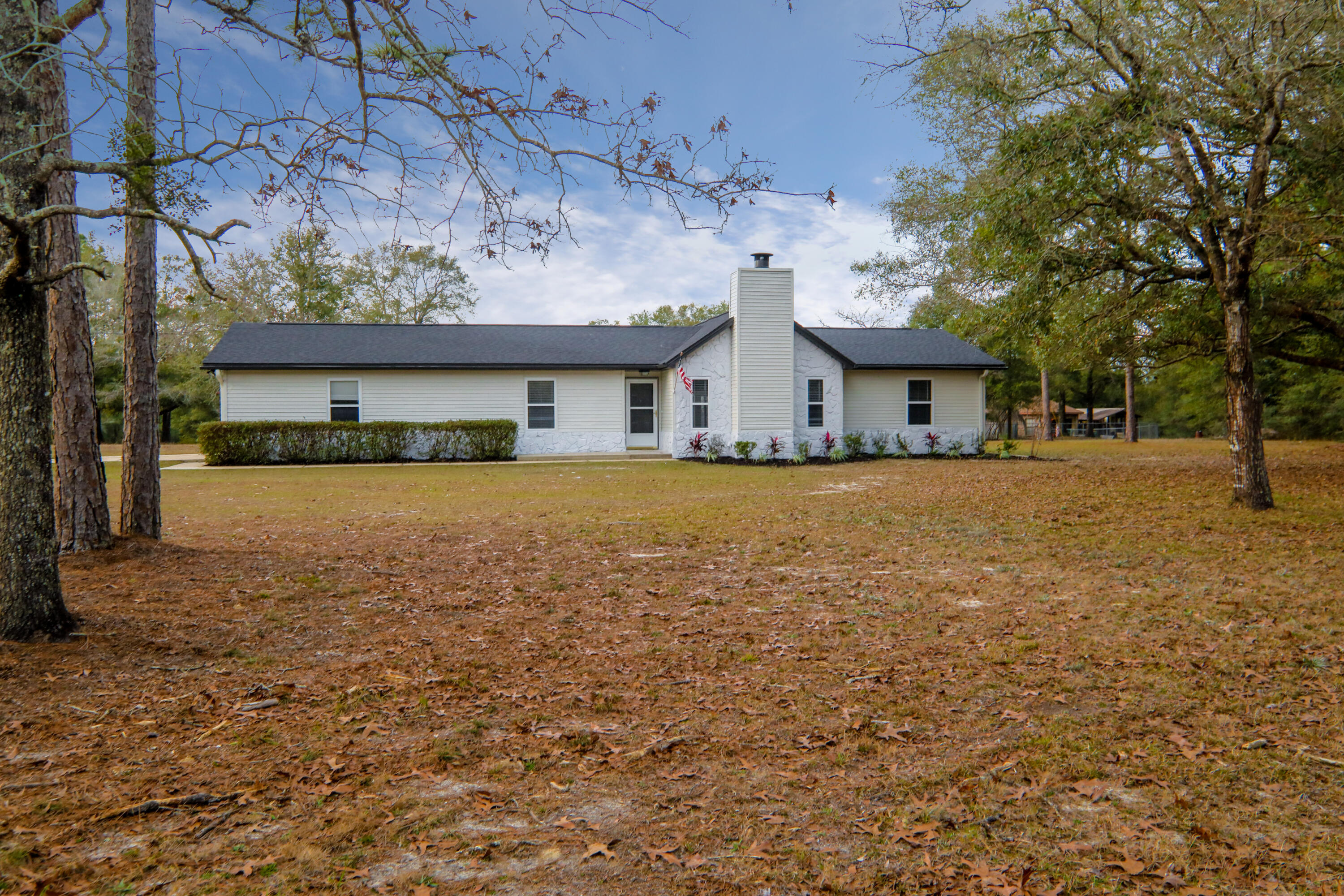 5842 Old Bethel Road Crestview, FL 32536 - Photo 3 of 18 a front view of a house with a yard