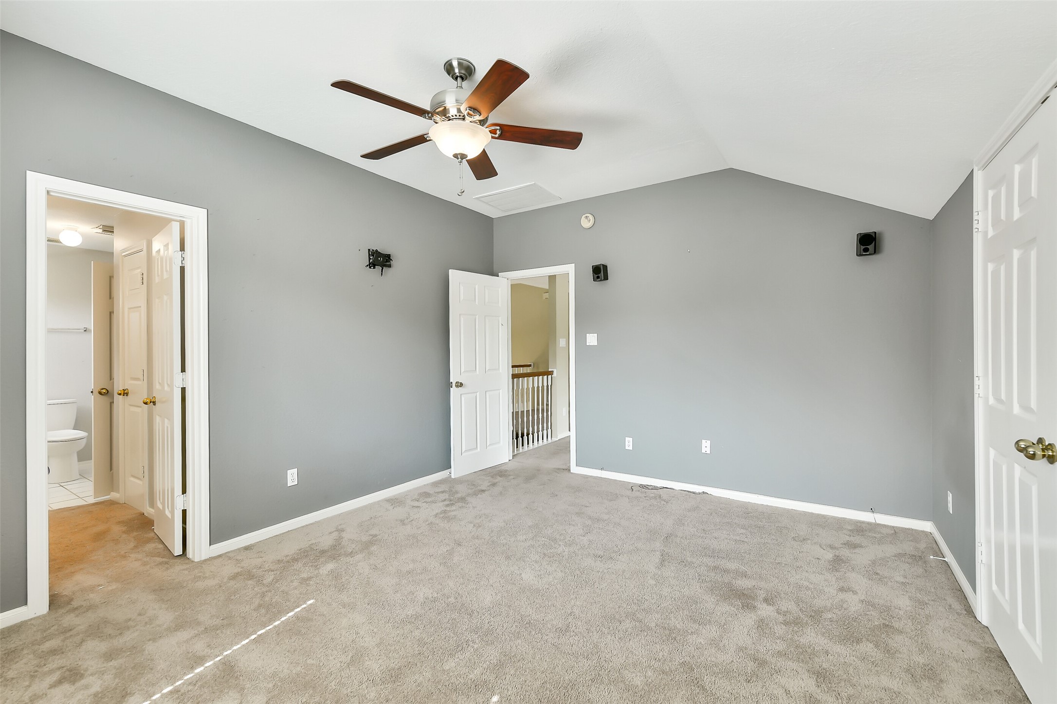 5803 Song Ridge Court Houston, TX 77041 - Photo 29 of 45 an empty room with closet and a chandelier fan