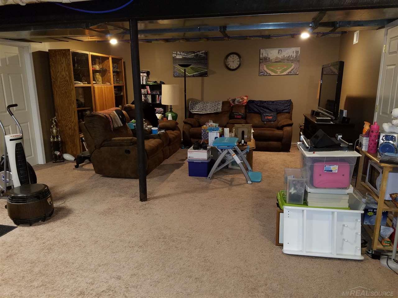 47866 Gloede Road Macomb, MI 48044 - Photo 31 of 42 31314353-30.JPG