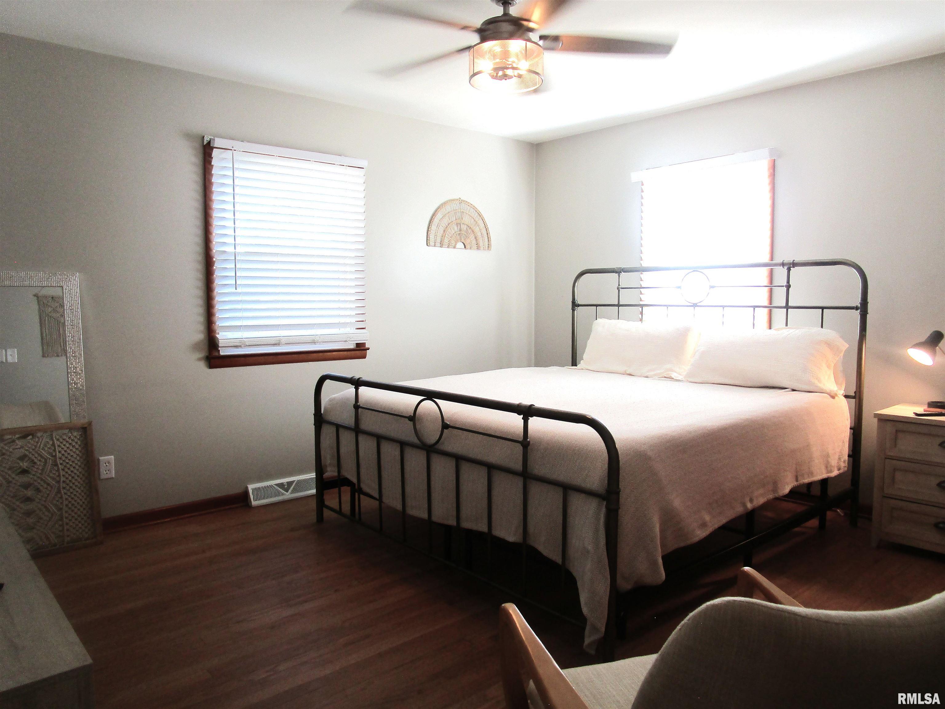 304 April Avenue Carmi, IL 62821 - Photo 4 of 20