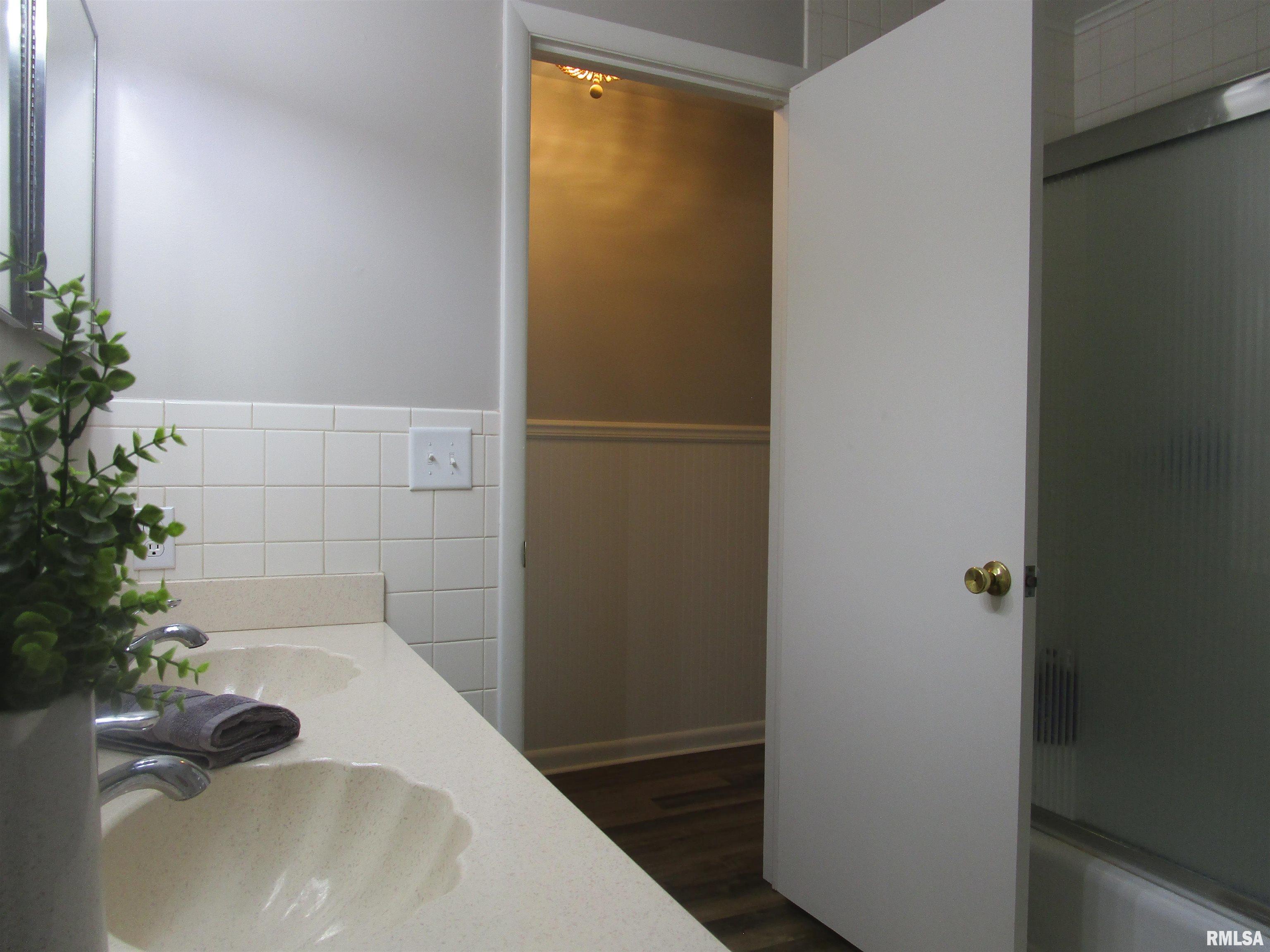 304 April Avenue Carmi, IL 62821 - Photo 6 of 20