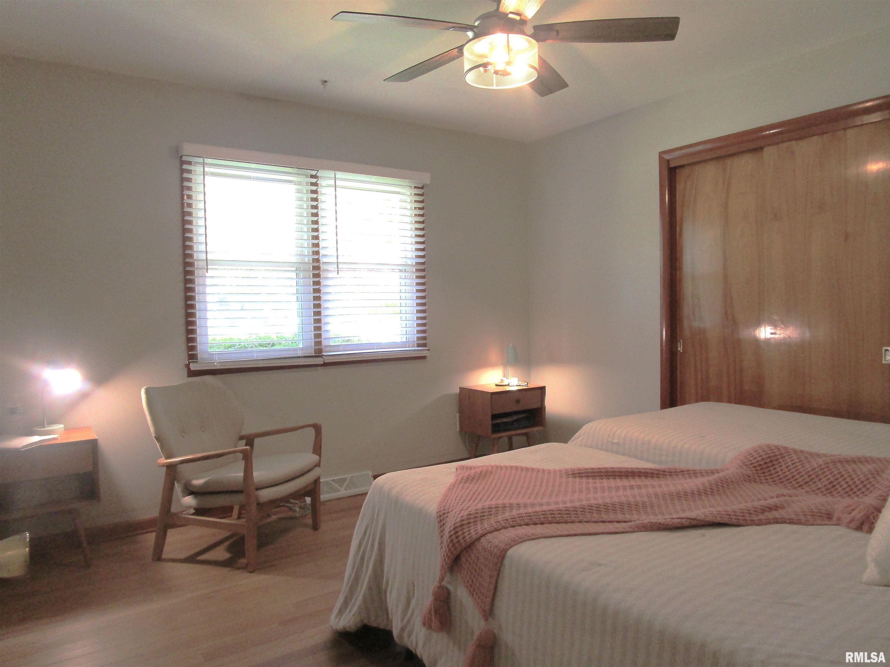 304 April Avenue Carmi, IL 62821 - Photo 7 of 20