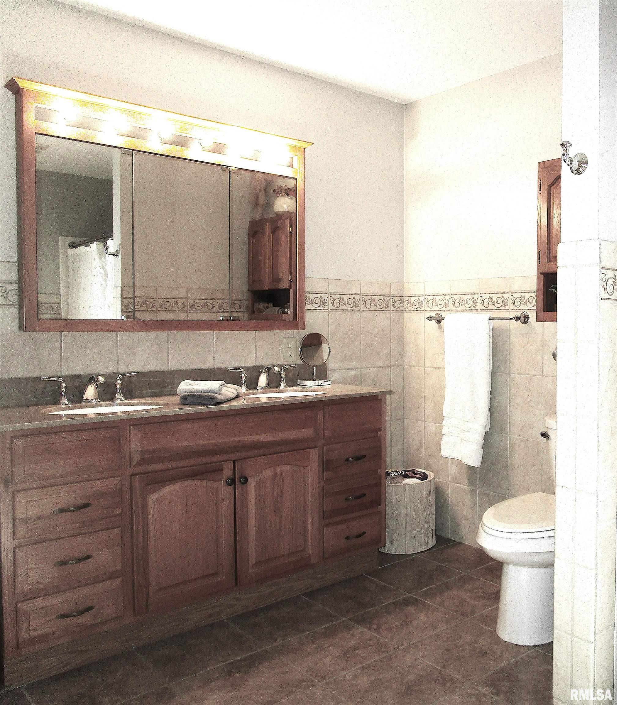 304 April Avenue Carmi, IL 62821 - Photo 8 of 20