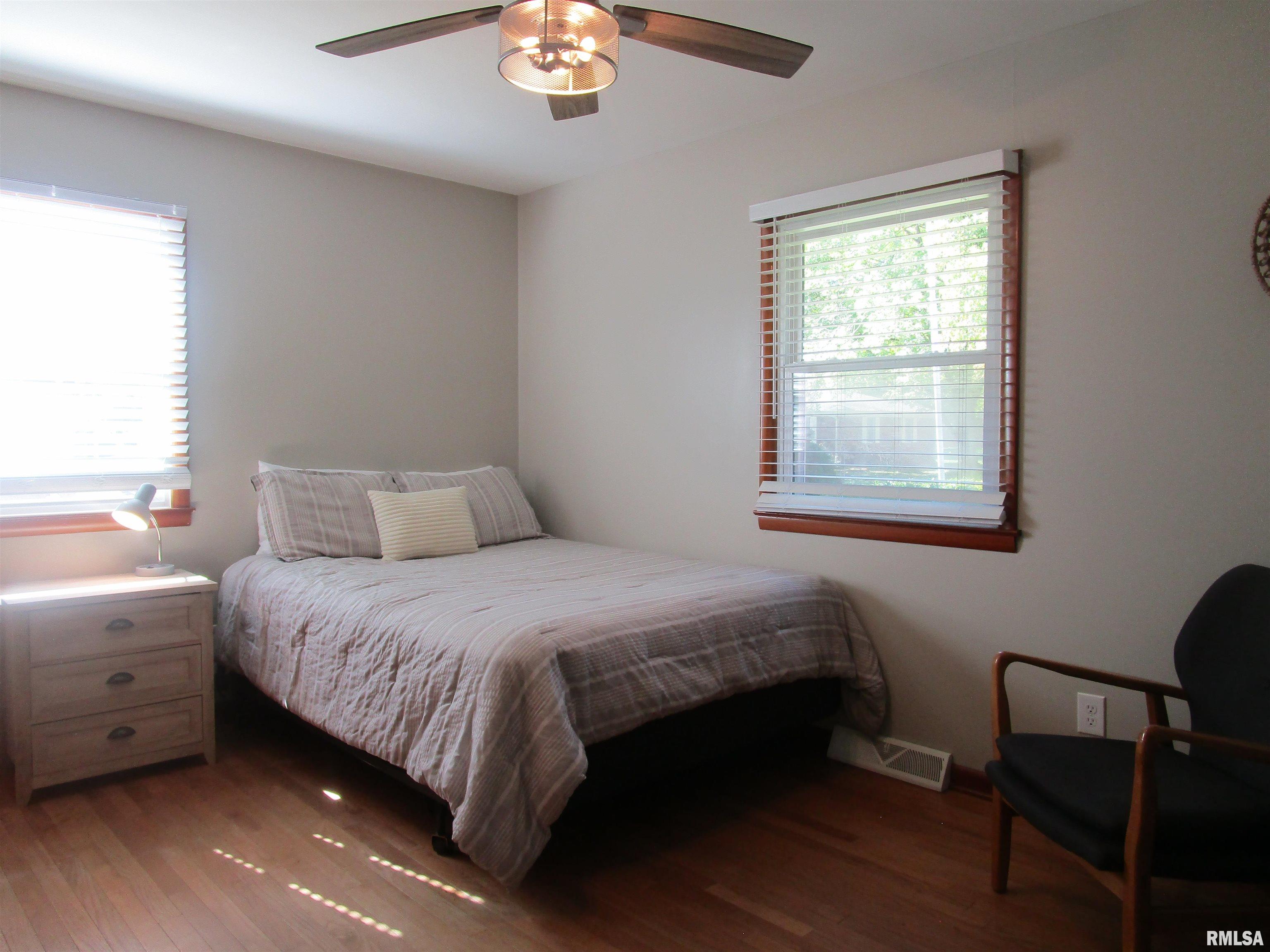 304 April Avenue Carmi, IL 62821 - Photo 9 of 20