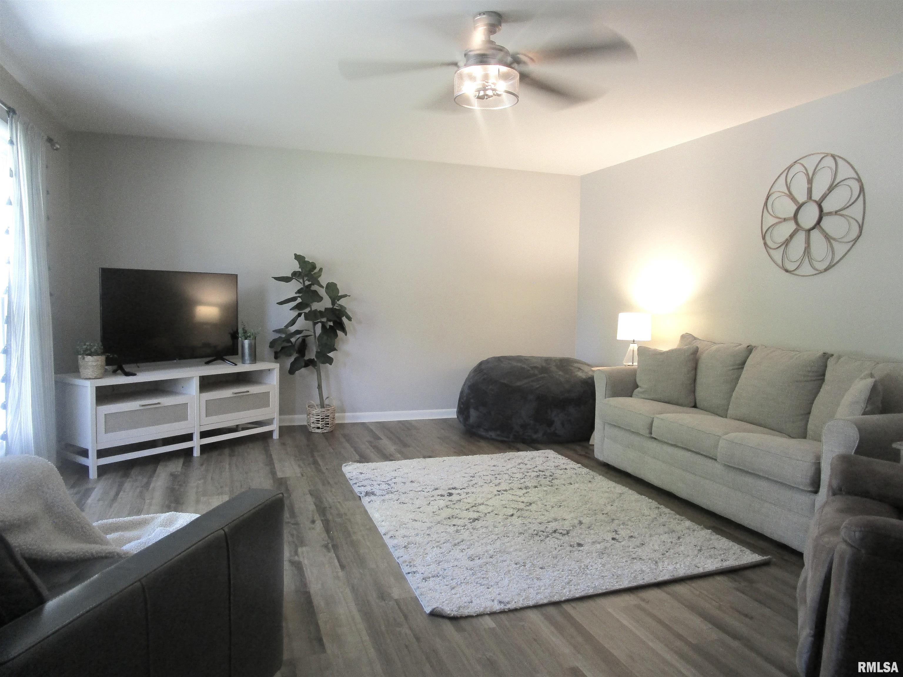 304 April Avenue Carmi, IL 62821 - Photo 10 of 20