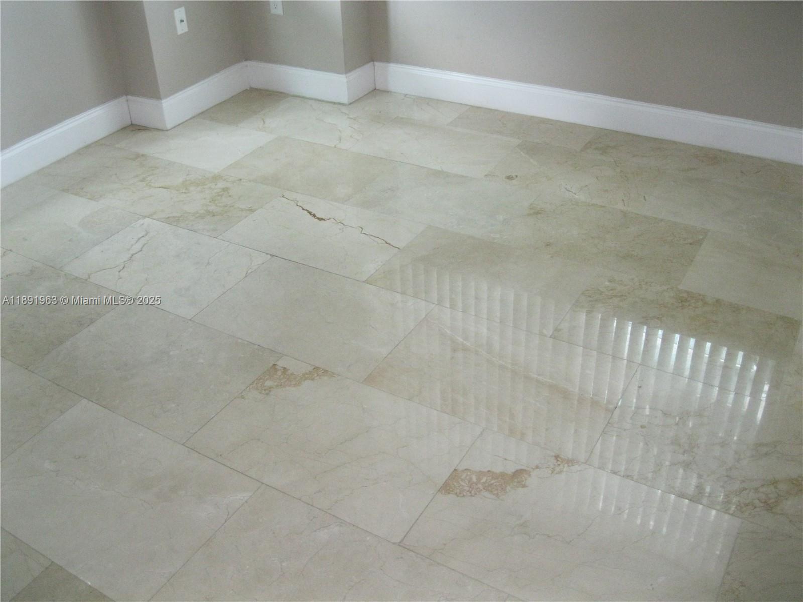 31 Southeast 5th Street, Unit 1210 Miami, FL 33131 - Photo 22 of 26 a view of a small space