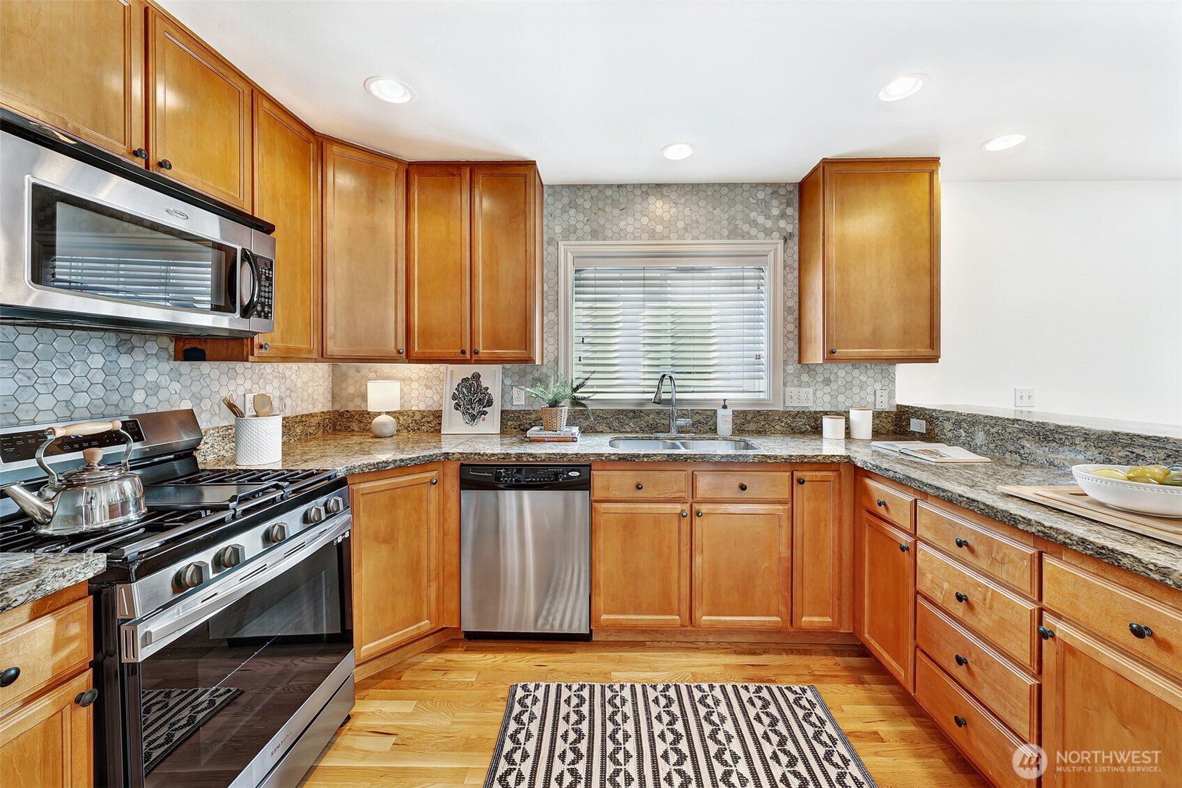 937 North 97th Street Seattle, WA 98103 - Photo 17 of 38