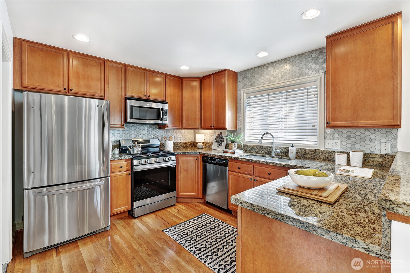 937 North 97th Street Seattle, WA 98103 - Photo 18 of 38