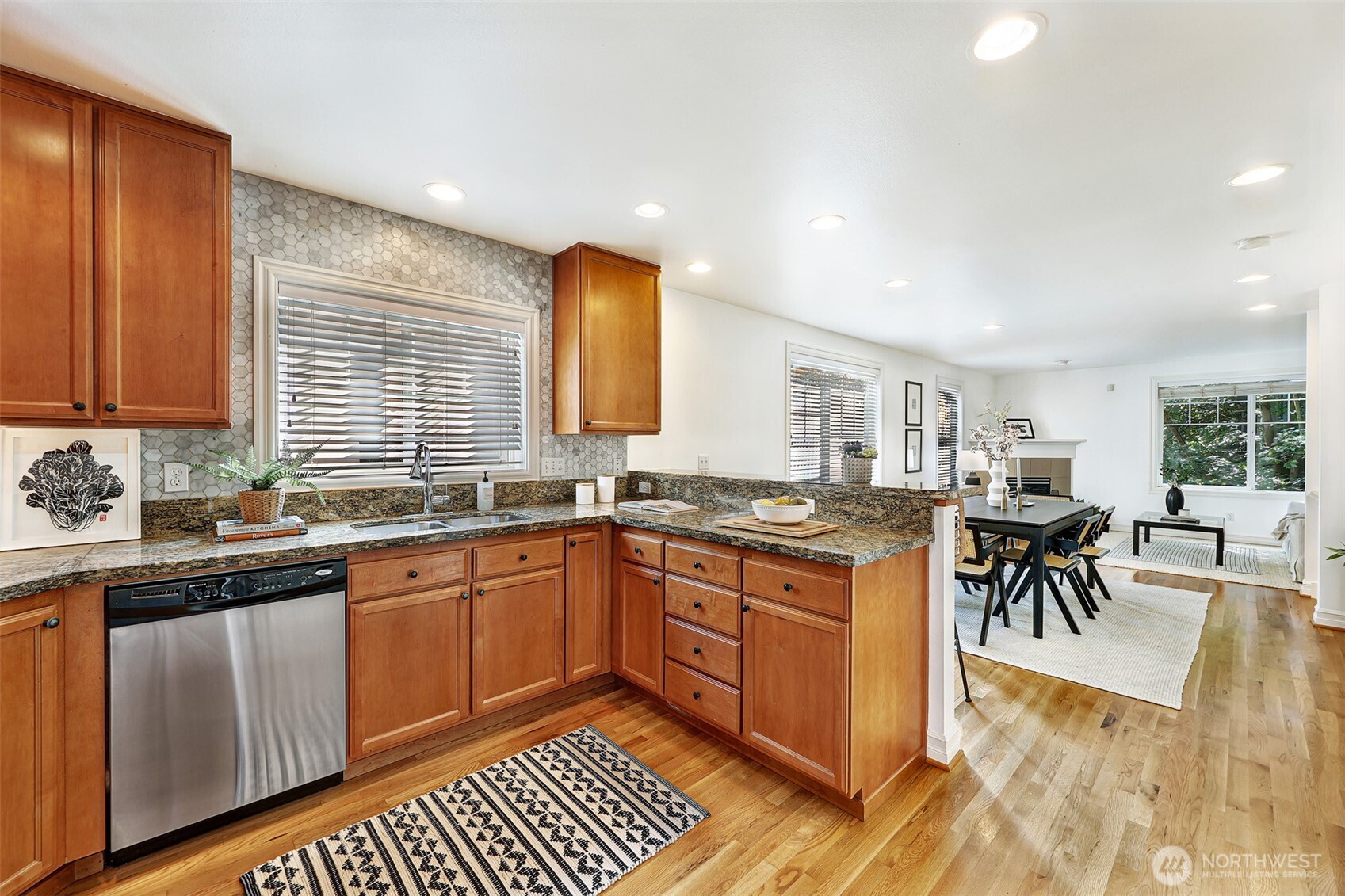 937 North 97th Street Seattle, WA 98103 - Photo 19 of 38