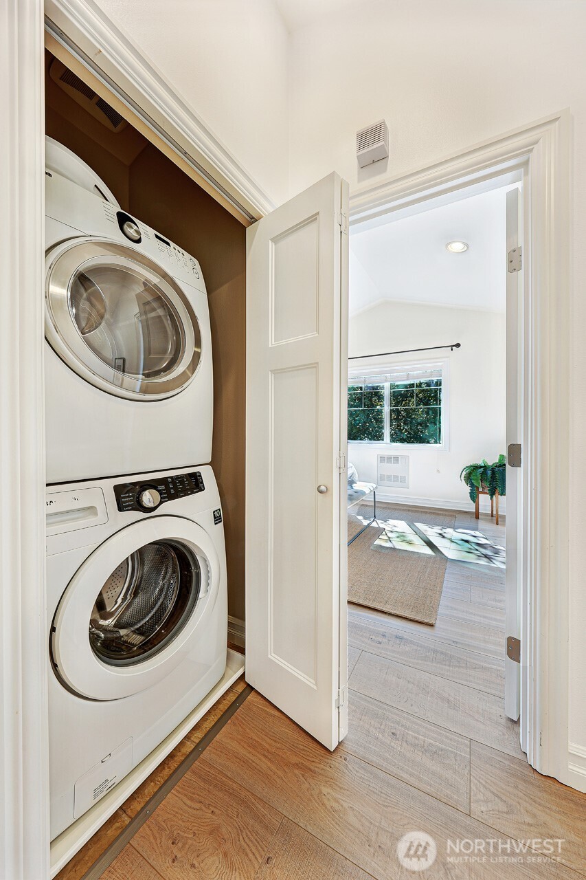 937 North 97th Street Seattle, WA 98103 - Photo 22 of 38