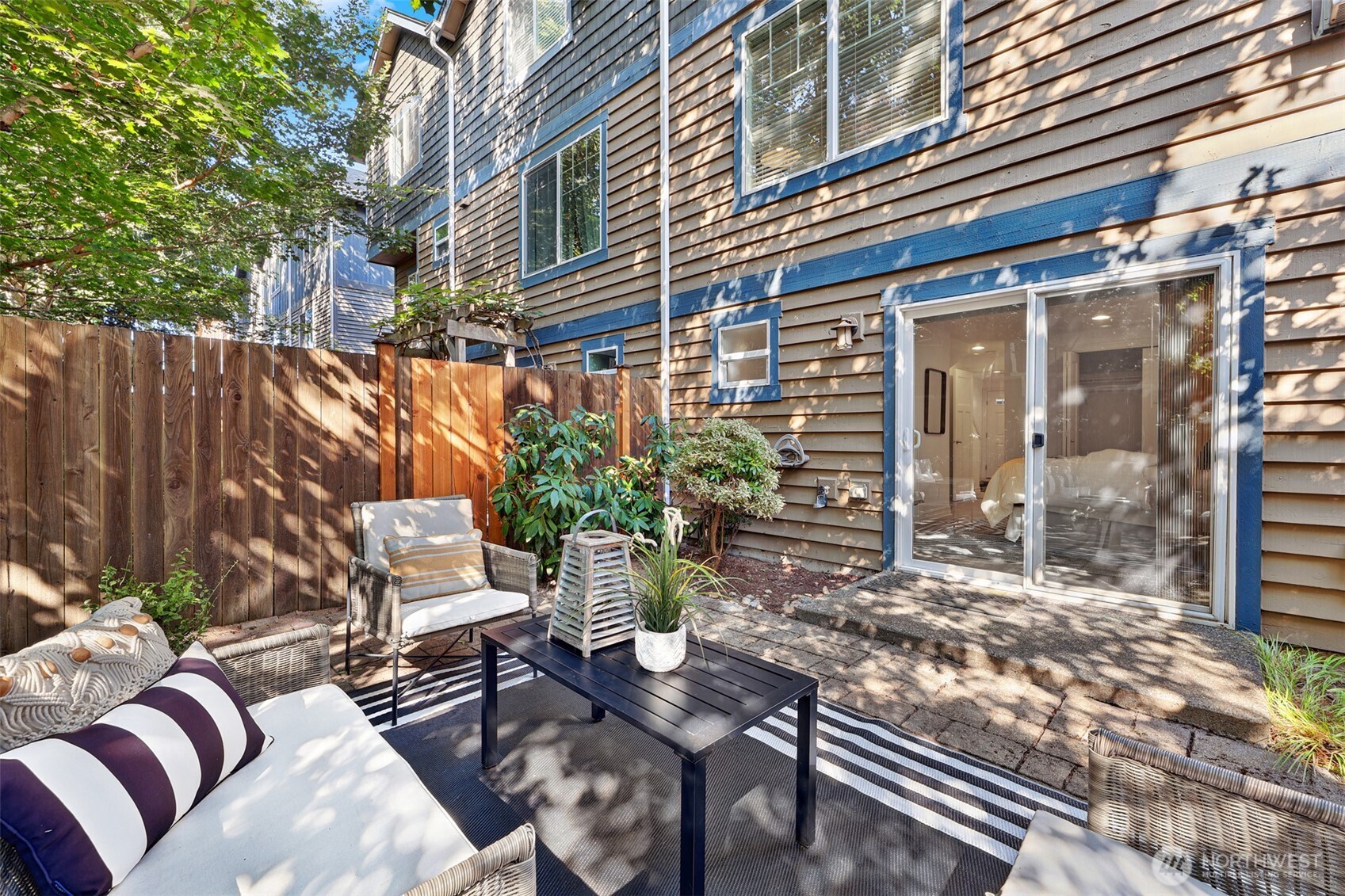 937 North 97th Street Seattle, WA 98103 - Photo 5 of 38