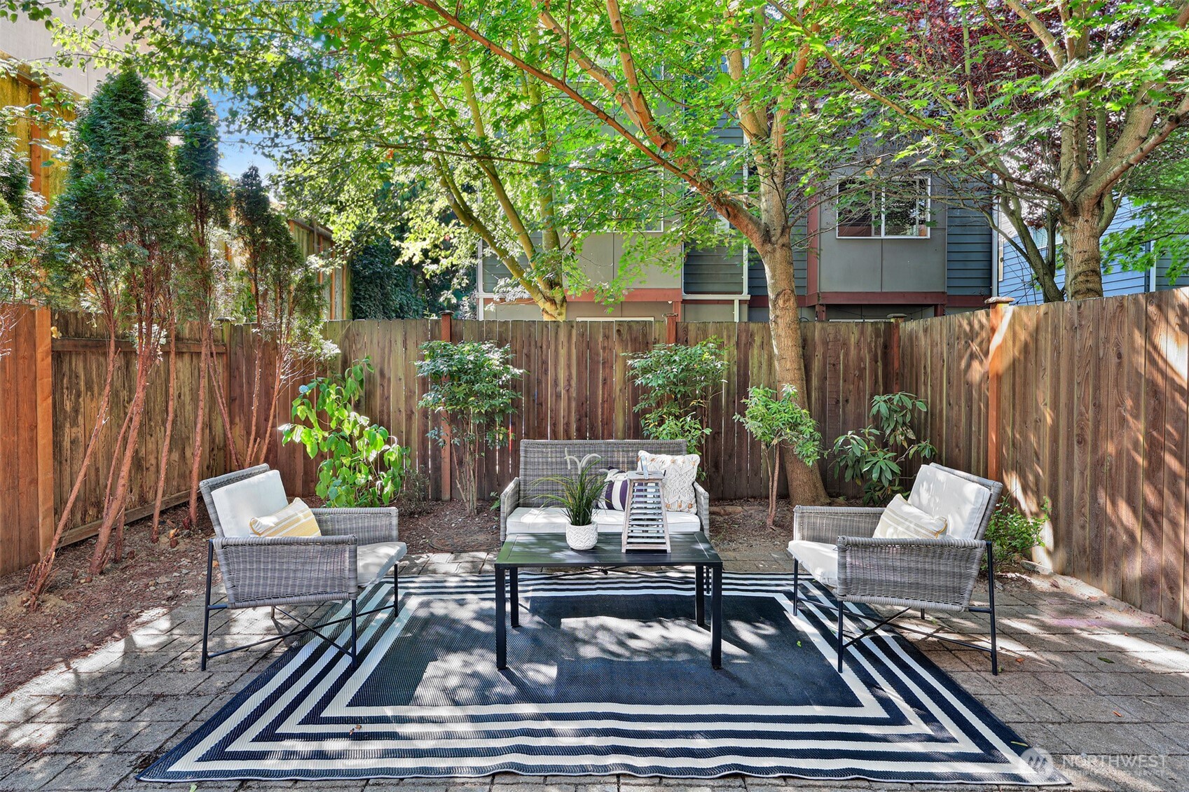 937 North 97th Street Seattle, WA 98103 - Photo 6 of 38