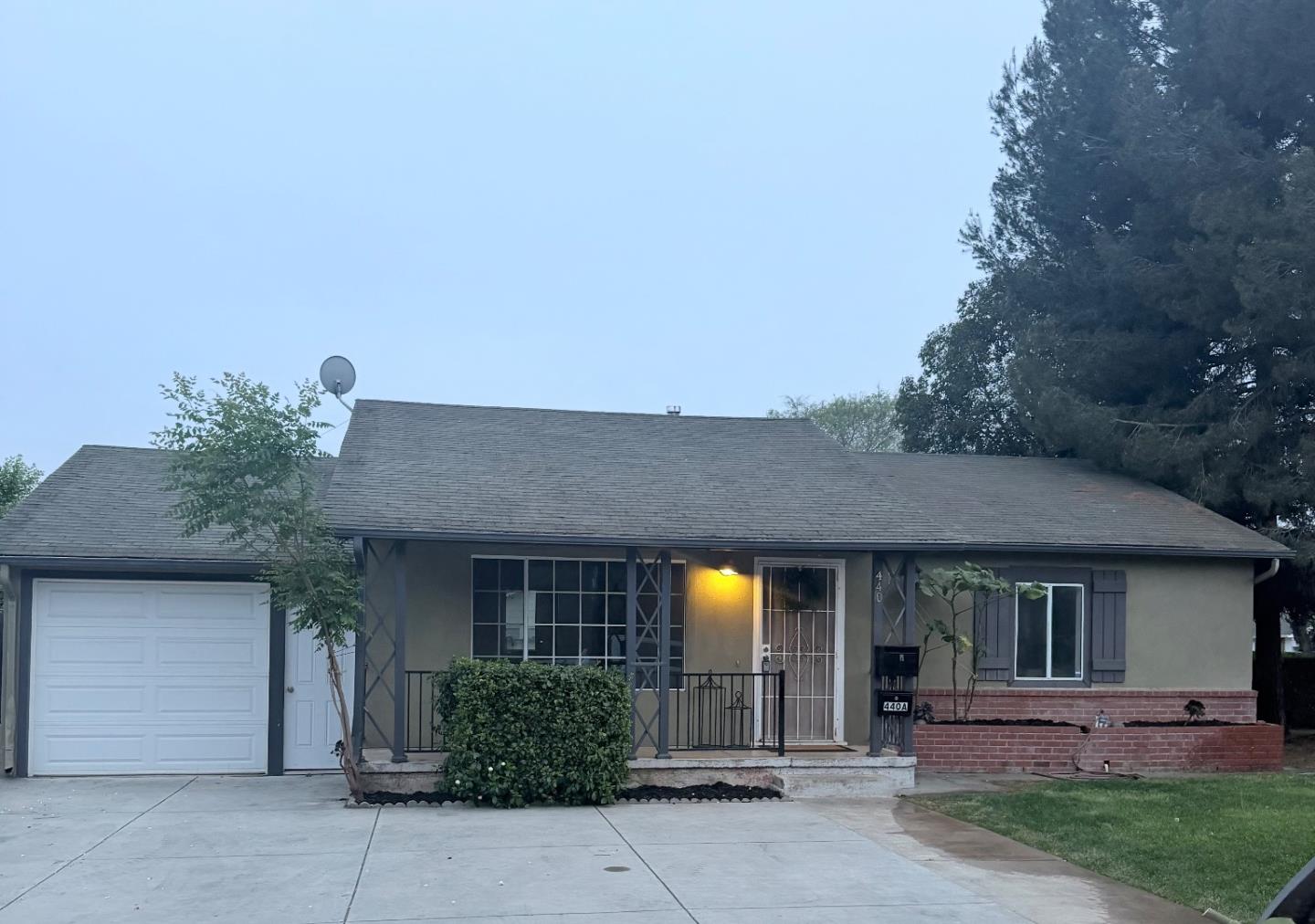440 West 7th Street Gilroy, CA 95020 - Photo 1 of 6 a front view of a house with garden