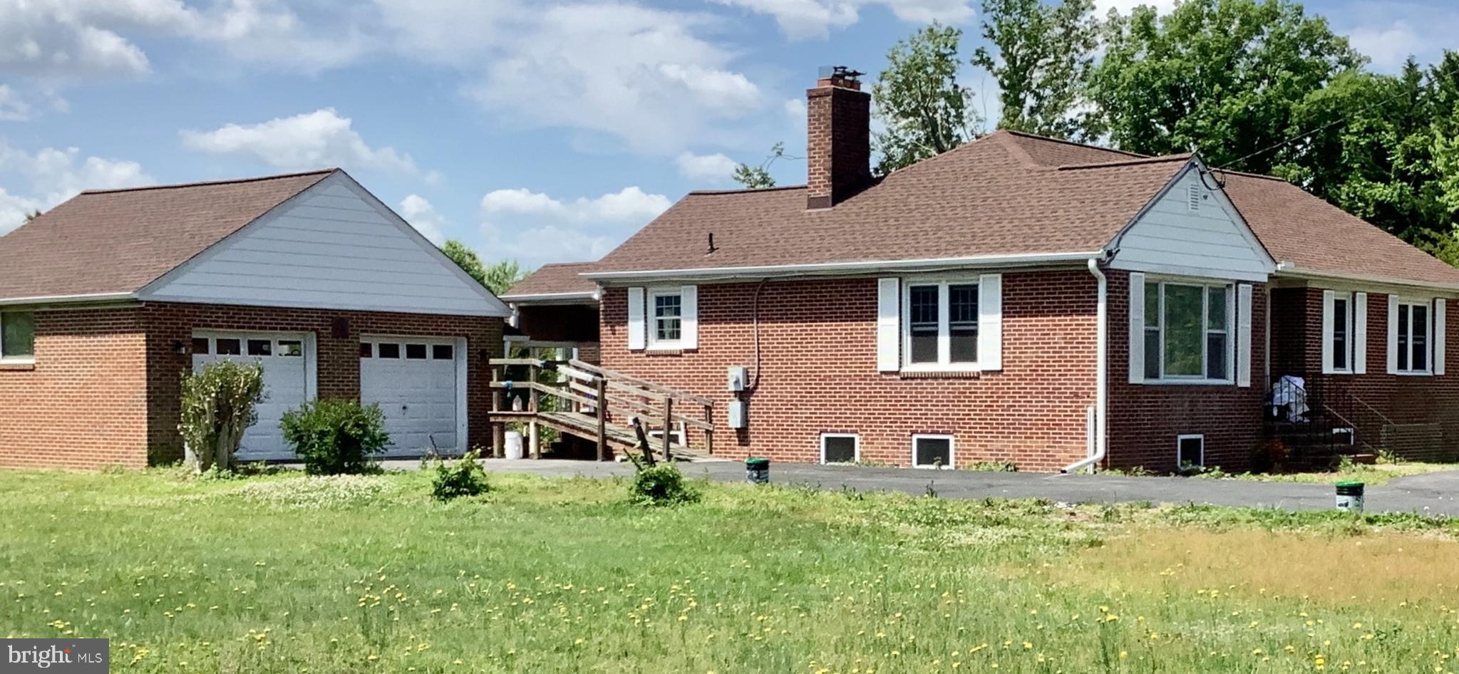 Main House w/ detached garage & Guest House