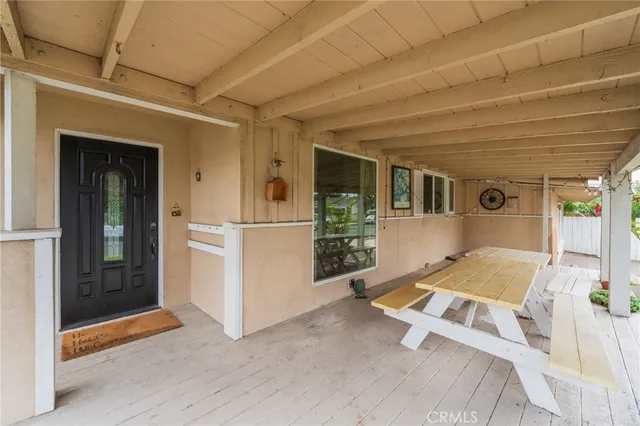 a view of entryway of a house