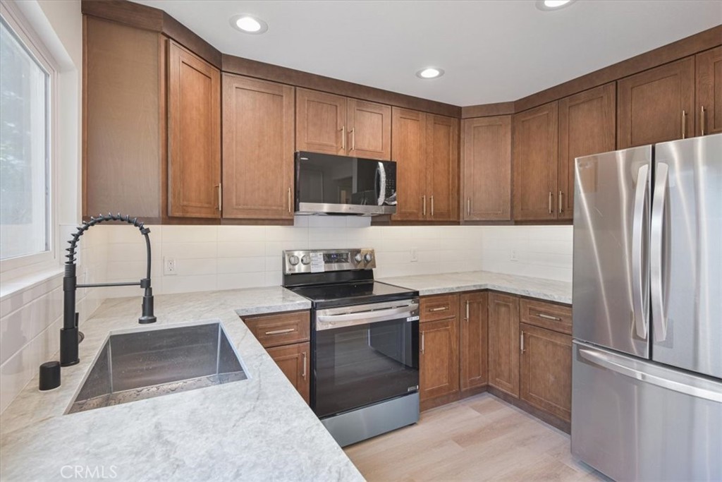 229 Springview Irvine, CA 92620 - Photo 2 of 30