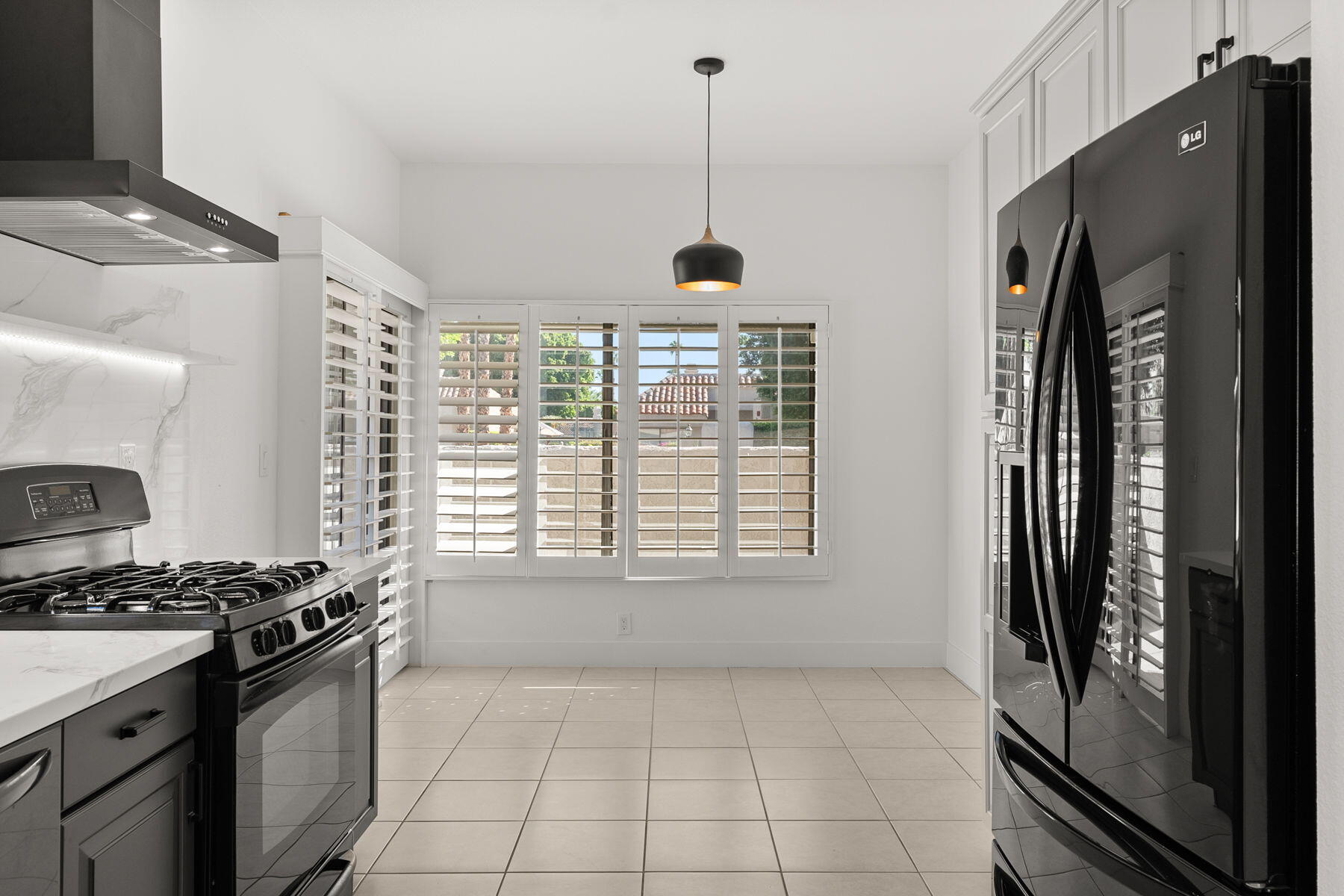 975 St George Circle, Unit B Palm Springs, CA 92264 - Photo 14 of 52 .
