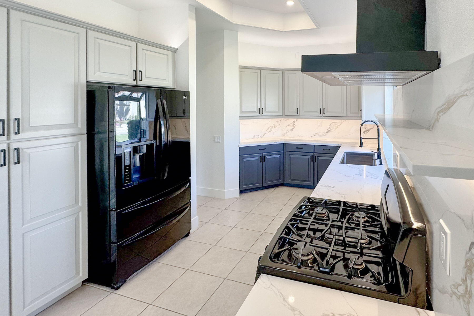 975 St George Circle, Unit B Palm Springs, CA 92264 - Photo 19 of 52 .