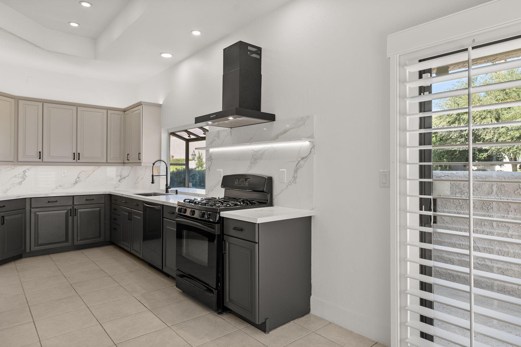 975 St George Circle, Unit B Palm Springs, CA 92264 - Photo 21 of 52 .