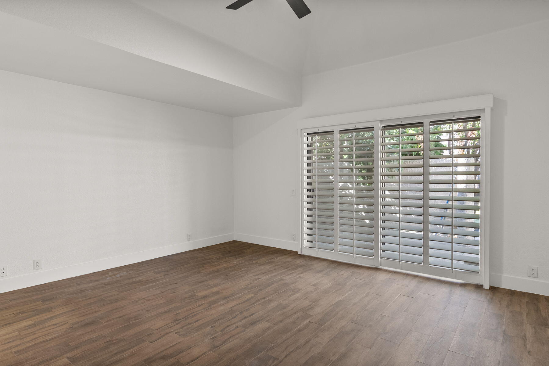 975 St George Circle, Unit B Palm Springs, CA 92264 - Photo 23 of 52 .