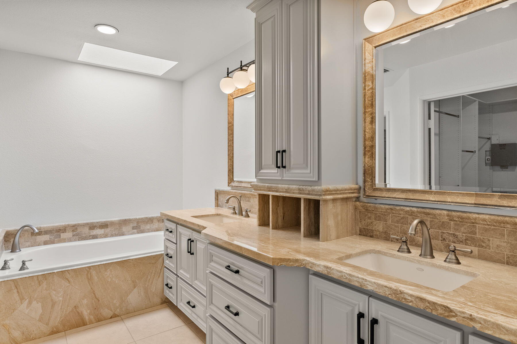 975 St George Circle, Unit B Palm Springs, CA 92264 - Photo 26 of 52 .