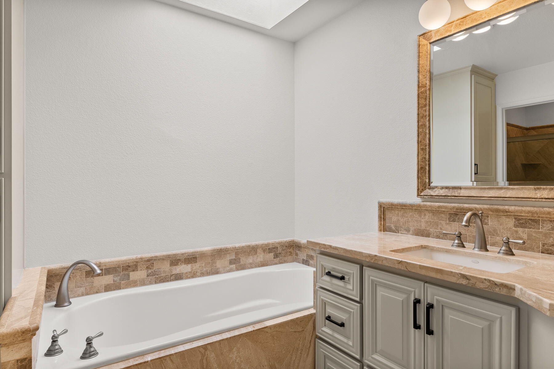 975 St George Circle, Unit B Palm Springs, CA 92264 - Photo 27 of 52 .