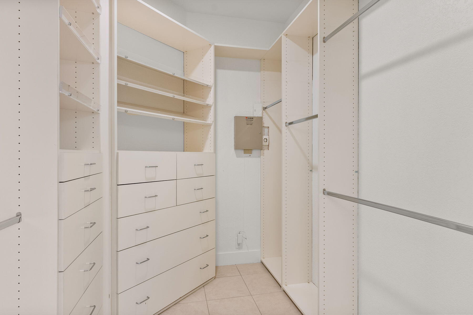 975 St George Circle, Unit B Palm Springs, CA 92264 - Photo 30 of 52 .