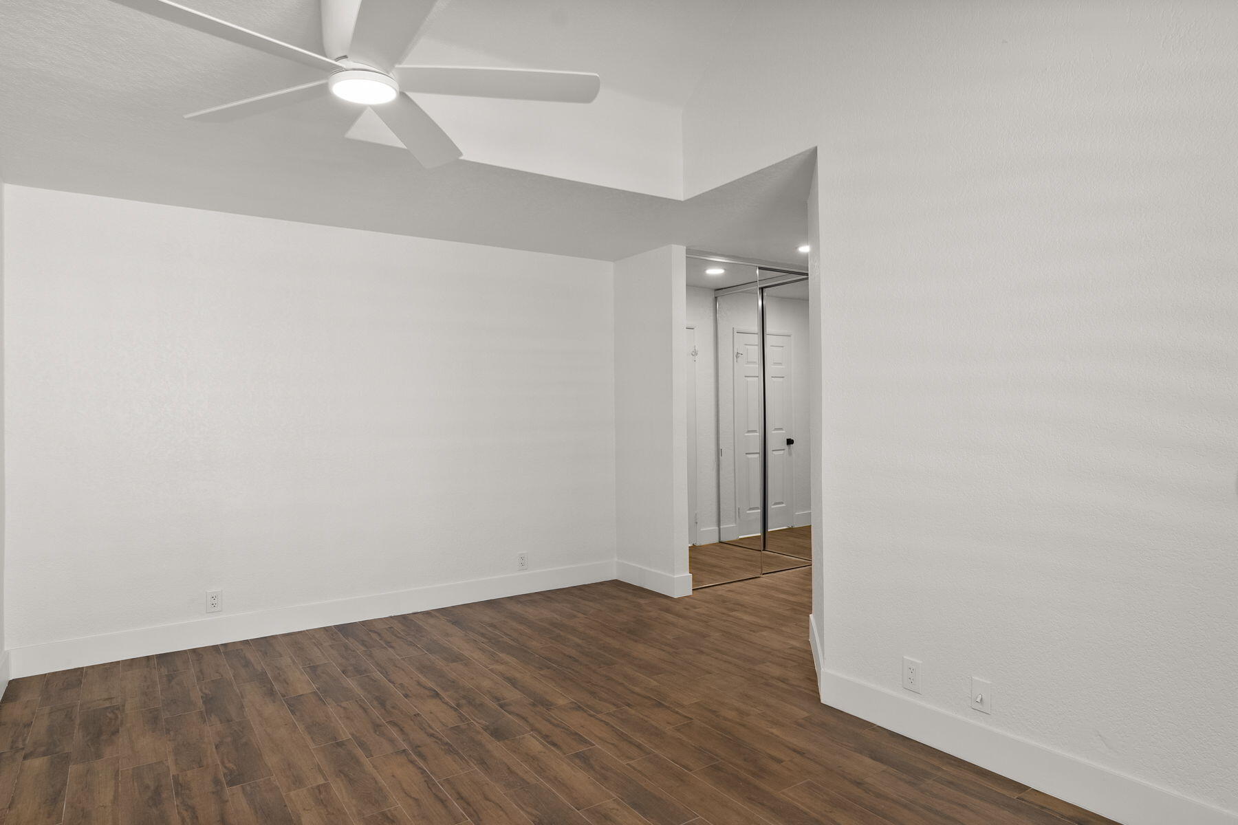 975 St George Circle, Unit B Palm Springs, CA 92264 - Photo 32 of 52 .