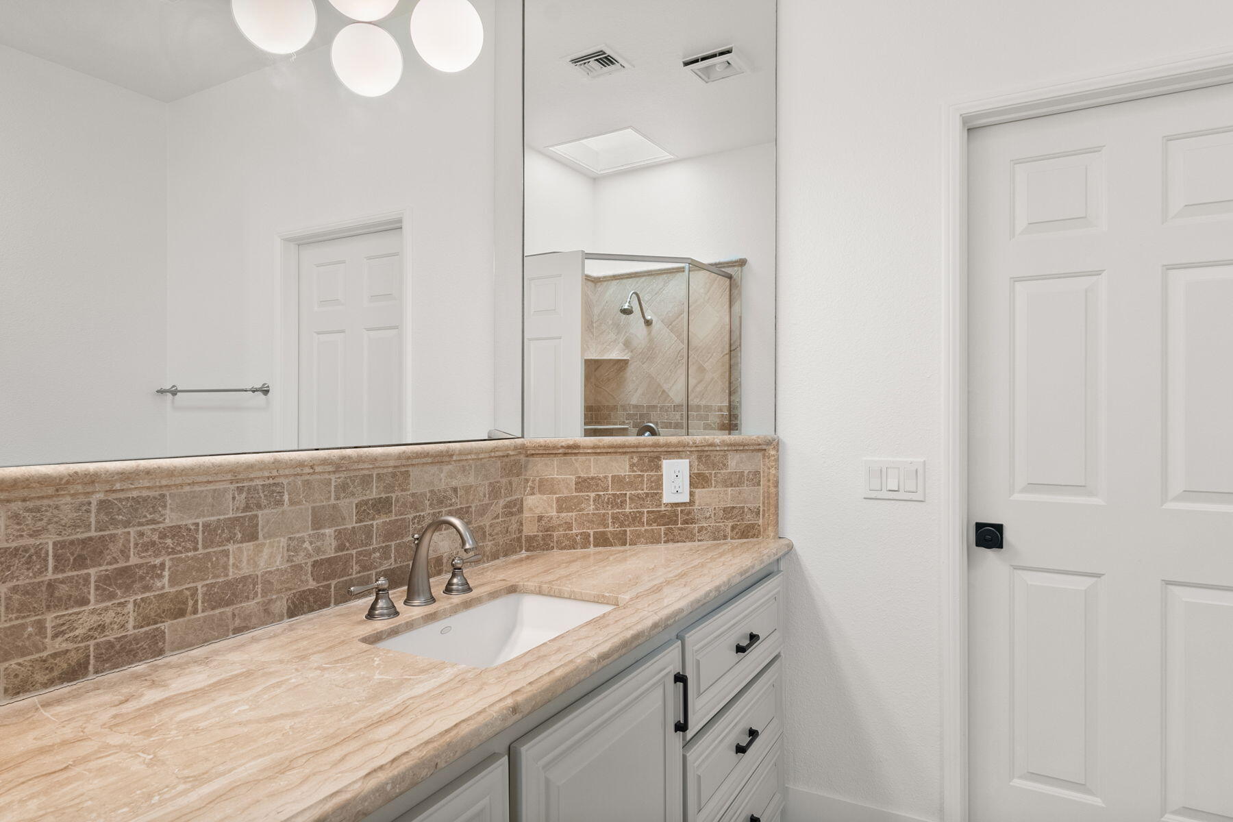 975 St George Circle, Unit B Palm Springs, CA 92264 - Photo 34 of 52 .